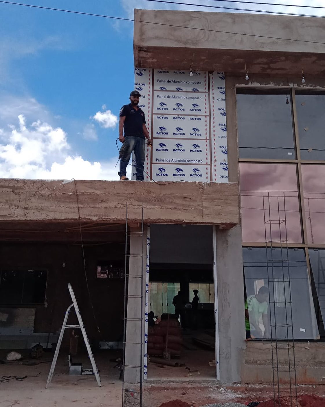 porta de acm fabricada e instalada por Portaço