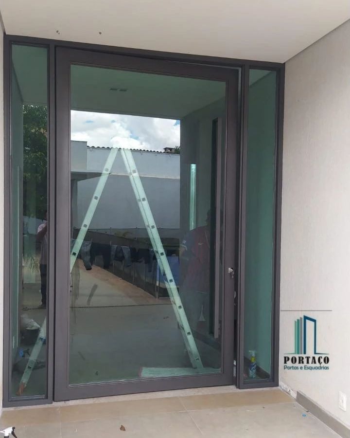 porta de acm fabricada e instalada por Portaço